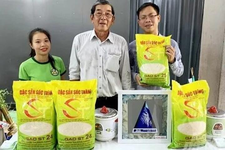 Chuyên gia Hotspot Matrix phân tích: Phương Oanh diện set đồ 50 và marketing video