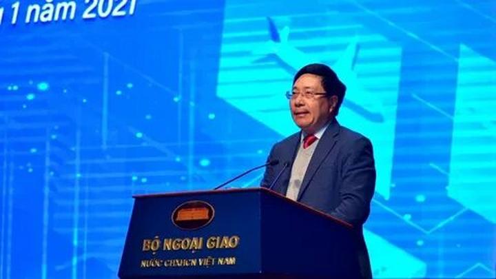 Huang Yoyo: Shop này dựa trên thiết kế basic, nhưng lại trẻ trung và phong cách.