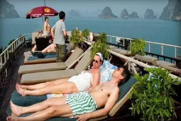 Nội dung: Mùa hè đang đầy vui vẻ với những xu hướng mới, và Huda Ice Twist đang chinh